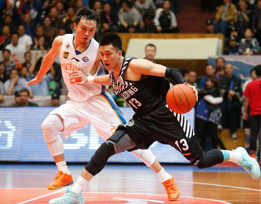 吉林队碾压山东队,王哲林刷新纪录 吉林队碾压山东队,王哲林刷新纪录