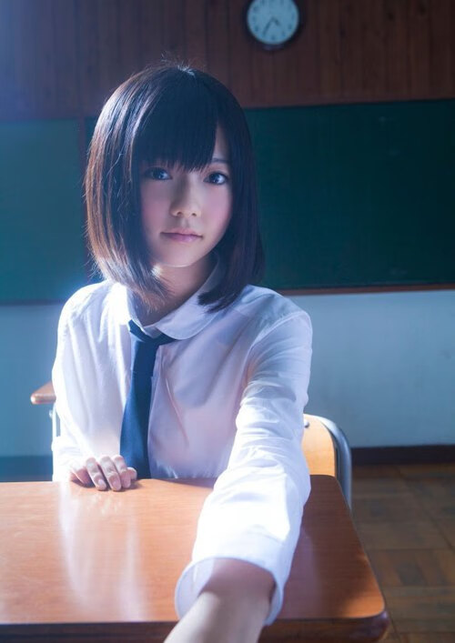 球场另一端，同样心跳，当约基奇与马克西同时按下接管键