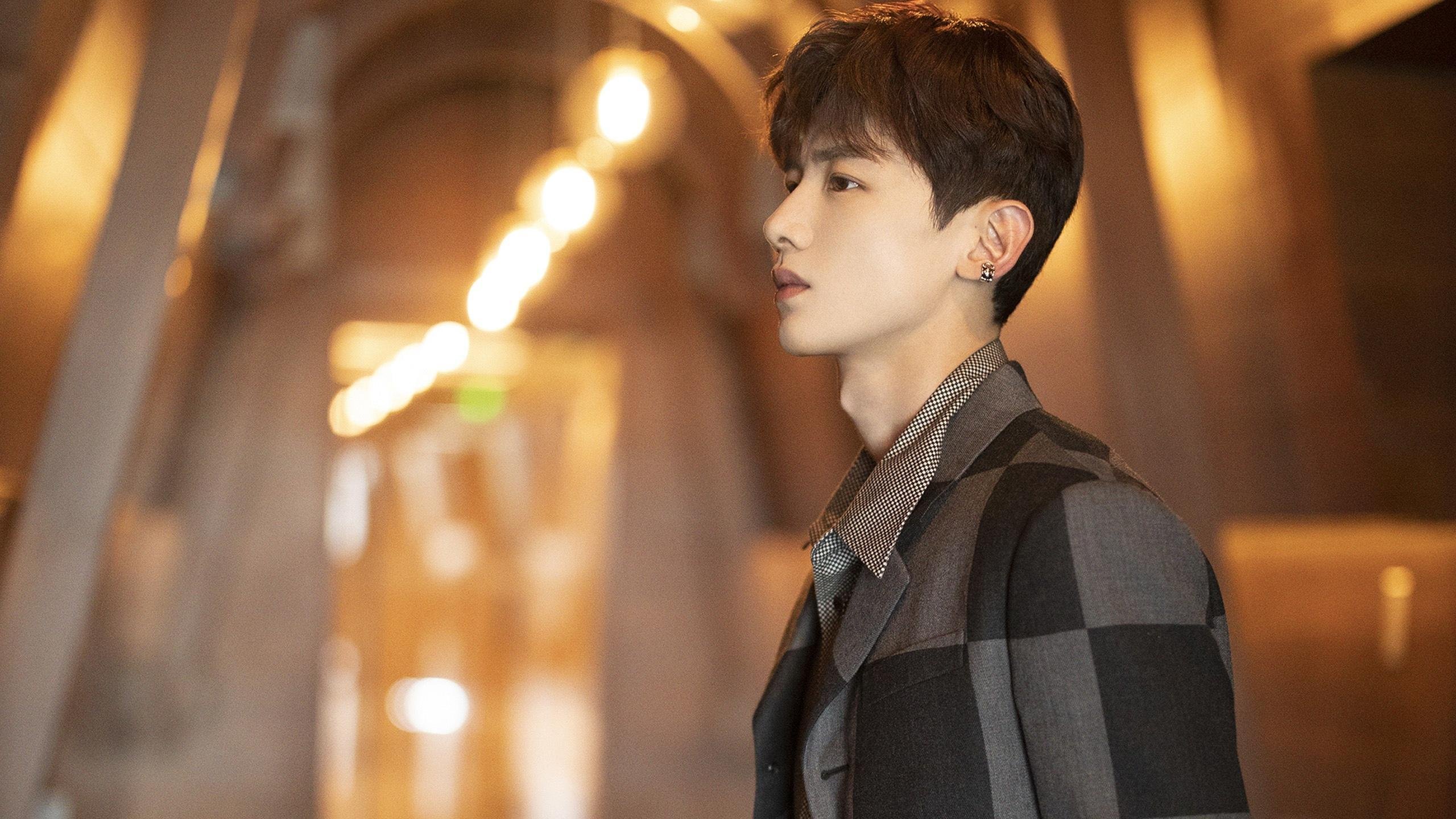 防线铁壁与中场权杖，足球哲学的两极演绎